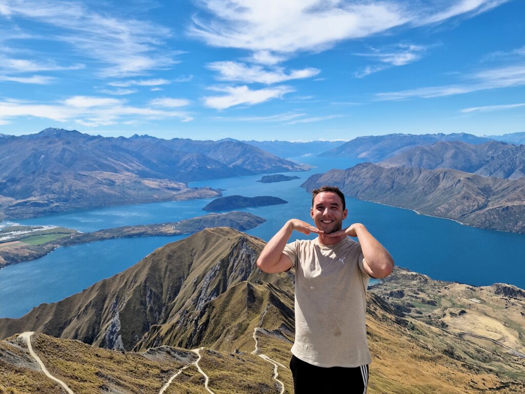 Roys Peak Track: Ultimate Hiking Guide (2024)