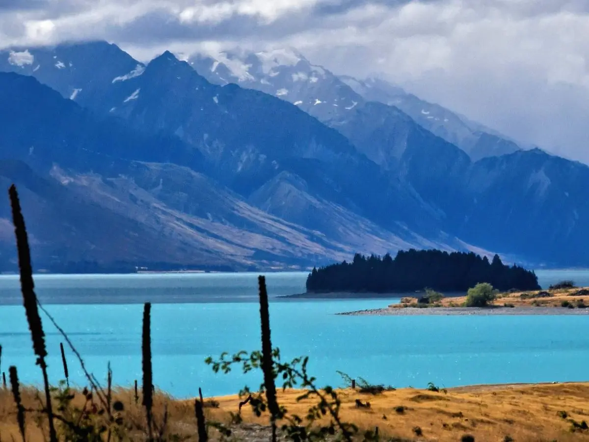 The blue Lake Tekapo on a 2-week road trip on New Zealand's South Island
