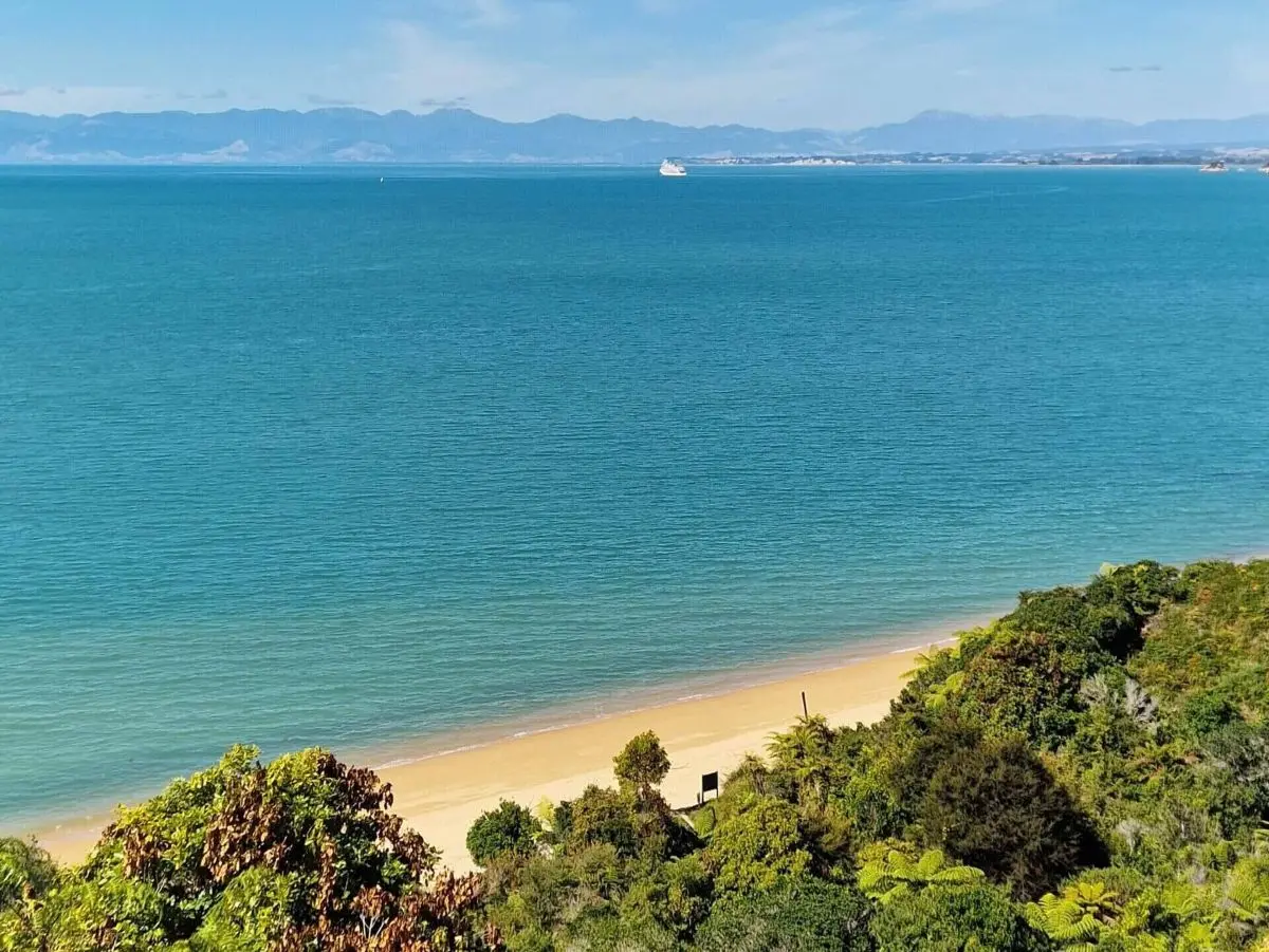 Walking along the Abel Tasman Coast Track as a solo female traveler - one of New Zealand's Great Walks