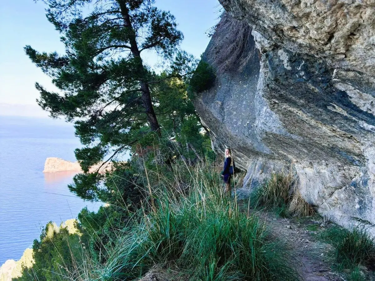 A hiker on the Caló de S’Estaca hike to a secret cove near Valldemossa in Mallorca